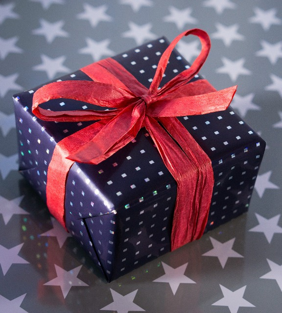 Как красиво упаковать подарок? Идеи упаковки подарков на Новый год.