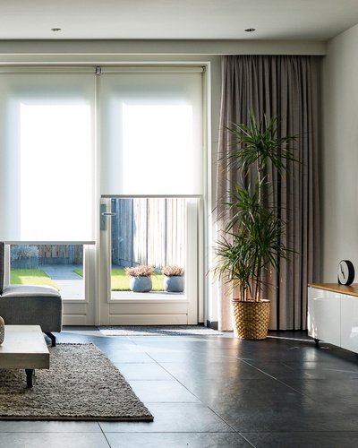 Дизайн штор в гостиной: современные идеи 2022 года