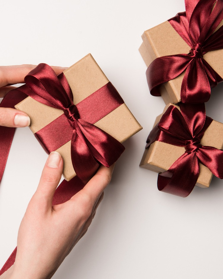 Что подарить другу на Новый Год идеи подарков другу от друга или подруги
