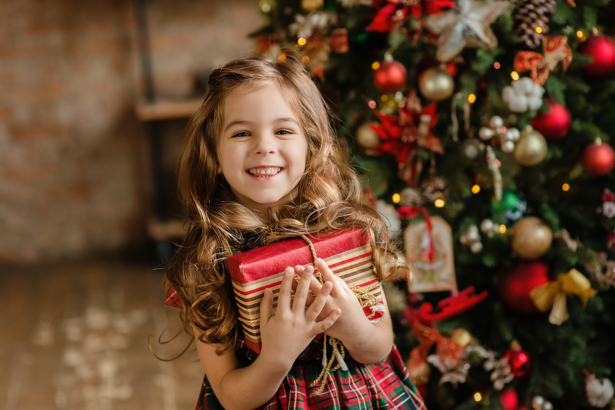 Что подарить ребенку: идеи подарков для мальчиков и девочек