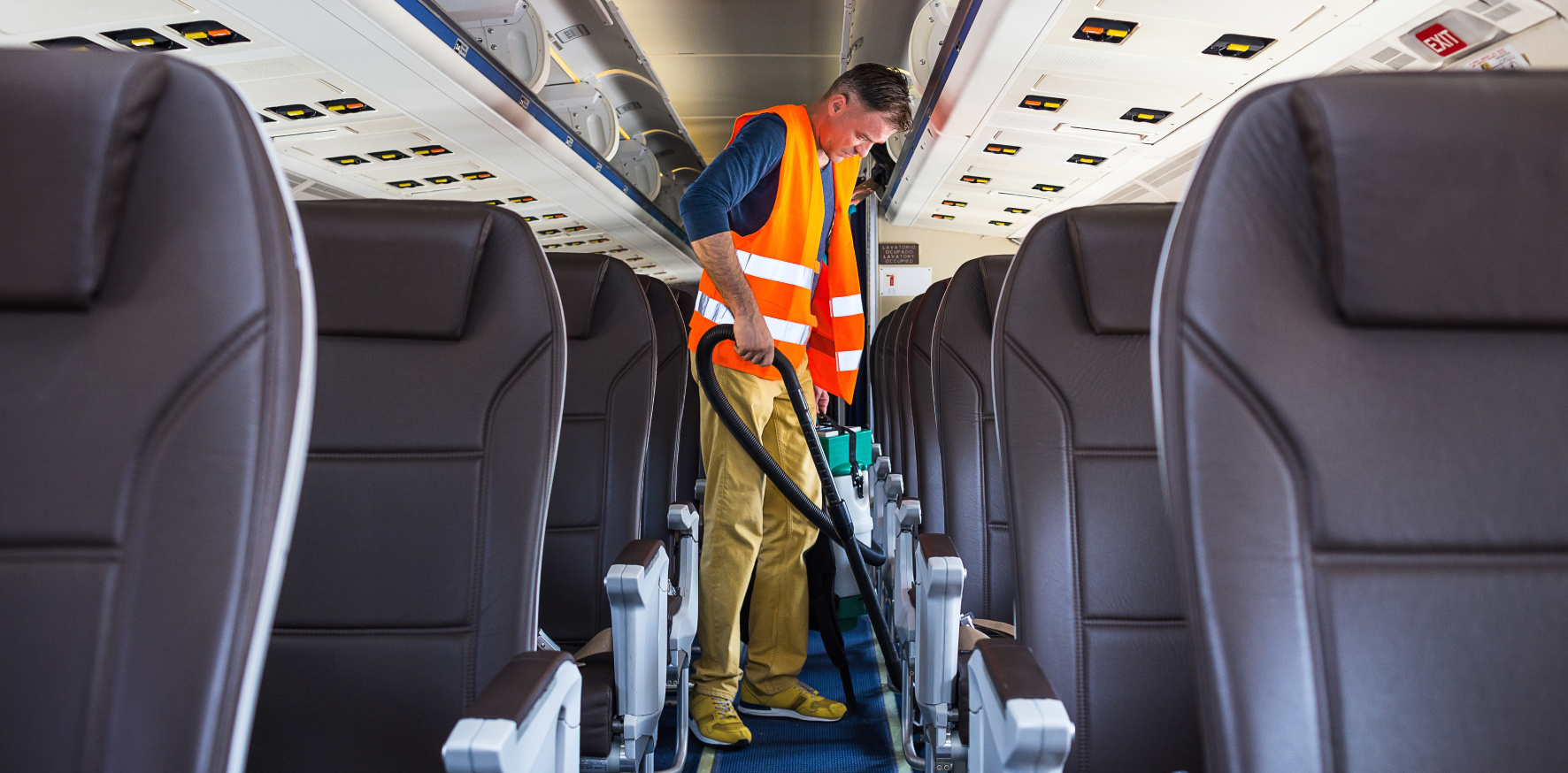 Как происходит уборка самолётов и сколько стоит клининг — Ozon Клуб
