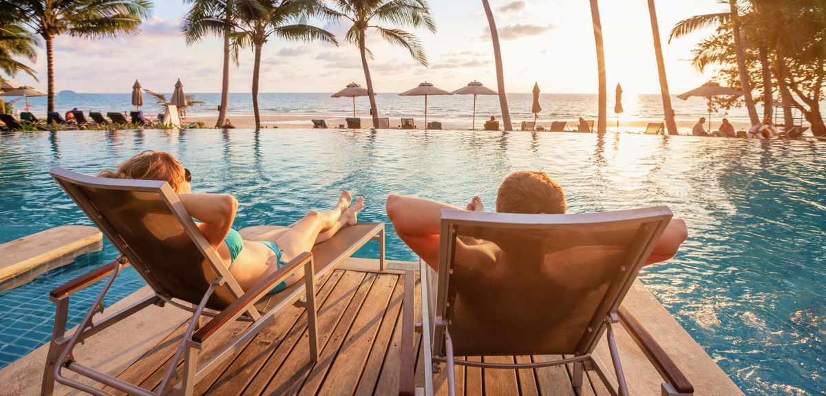 Пара vip отдых. Куда поехать на все включено. Куда поехать на все включено. Парень с девушкой египет бассейн. All inclusive на мальдивах.