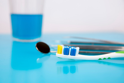 Чистка зубов детьми: правила, методы, гаджеты