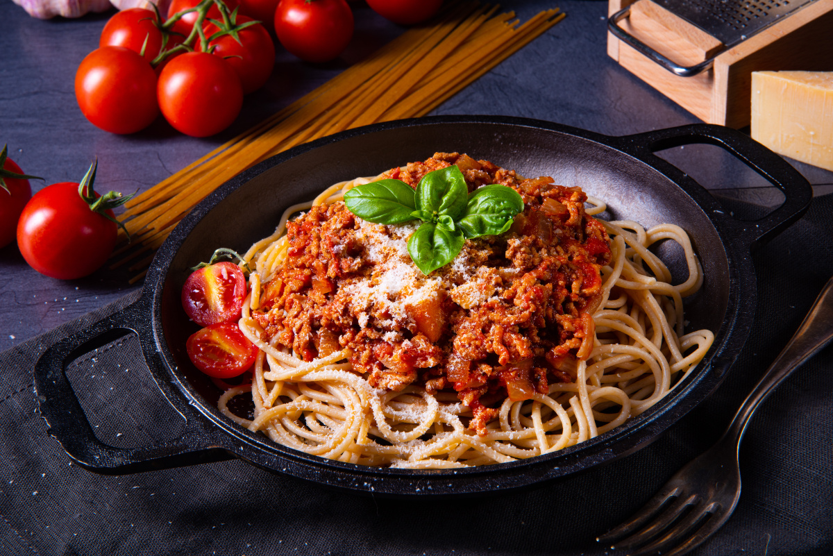 Спагетти болоньезе - классический рецепт в домашних условиях | ХозОбоз