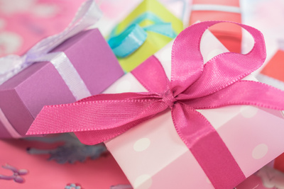 Что подарить девочке: идеи подарков, советы, подборки