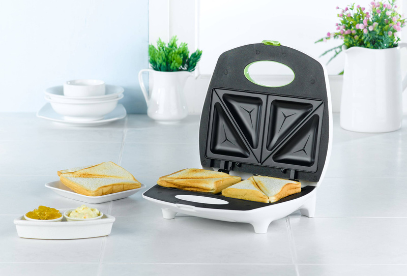 sandwich makers should sanitize their work area every - Ilustrasi 3