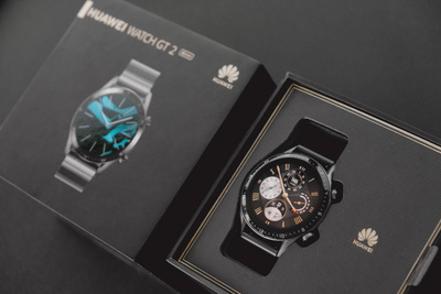 2 в&nbsp;1: Huawei выпустили часы-чехол для&nbsp;зарядки наушников