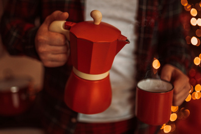 Подарки на&nbsp;23 Февраля: 10 лучших гейзерных кофеварок