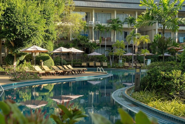 Отель The Green Park Resort 4*