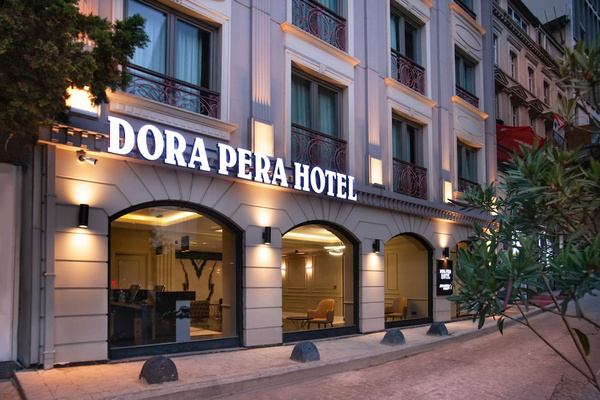Отель Dora Pera 4*