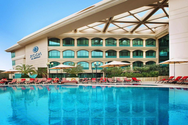 Отель Mövenpick Grand Al Bustan 5*